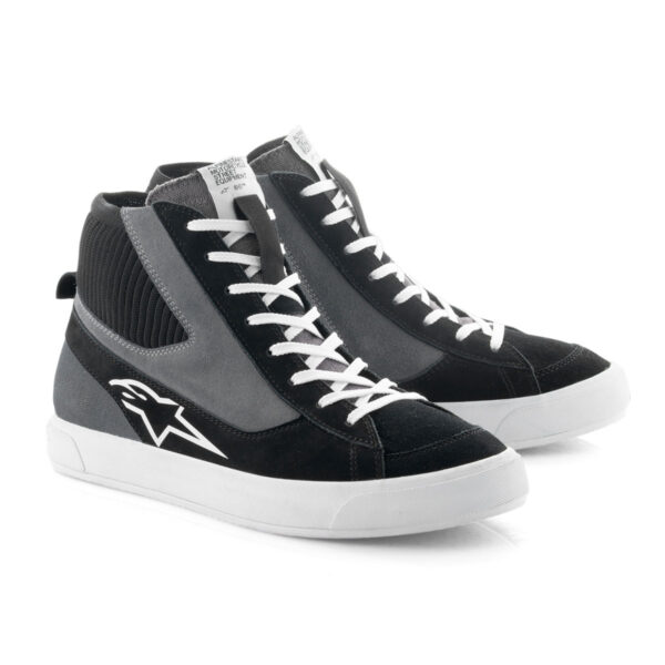 Schuh Stated